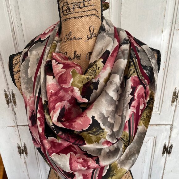Women's 34" Square Floral Design Polyester Scarf Made In Italy - Picture 3 of 13